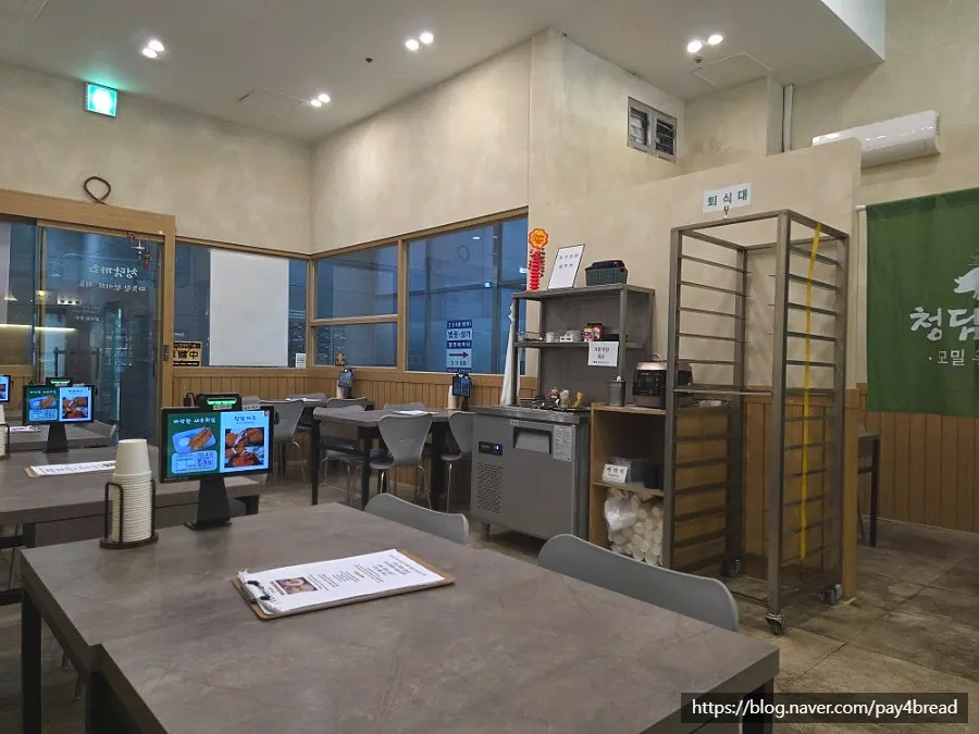 Table seating at Cheongdam Kkatsu that feels easy for solo diners