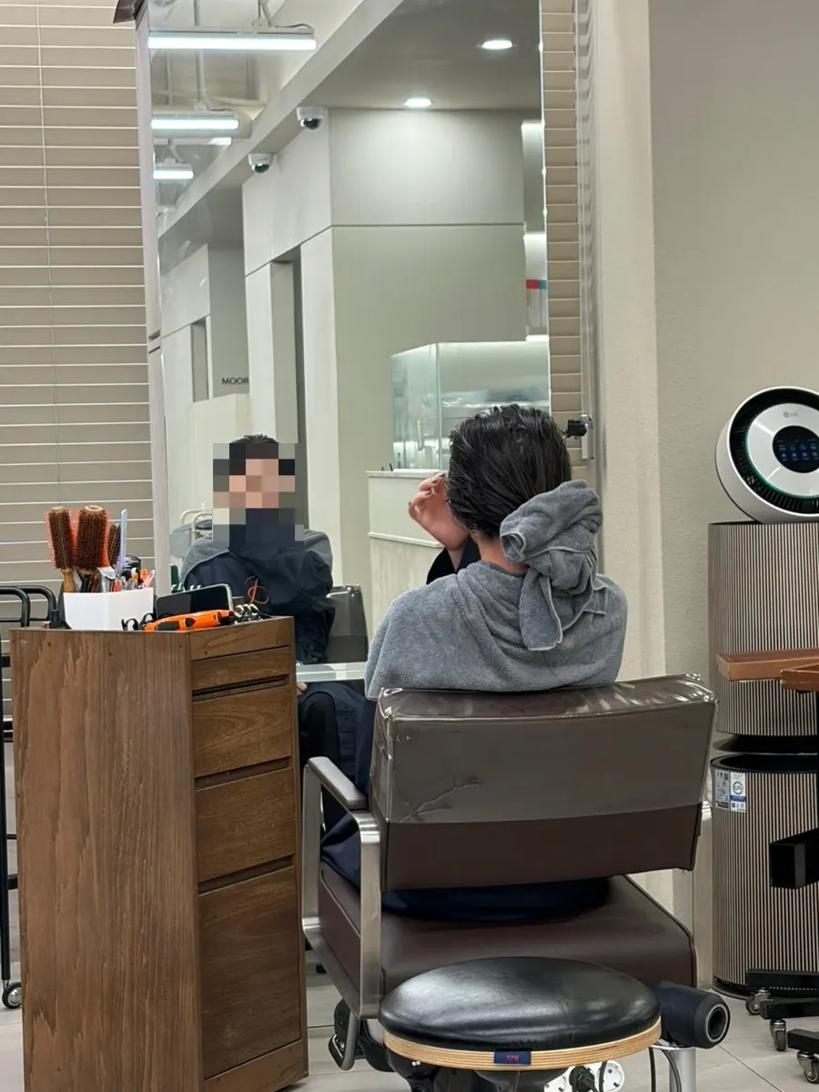 Letting the clinic product absorb into the hair