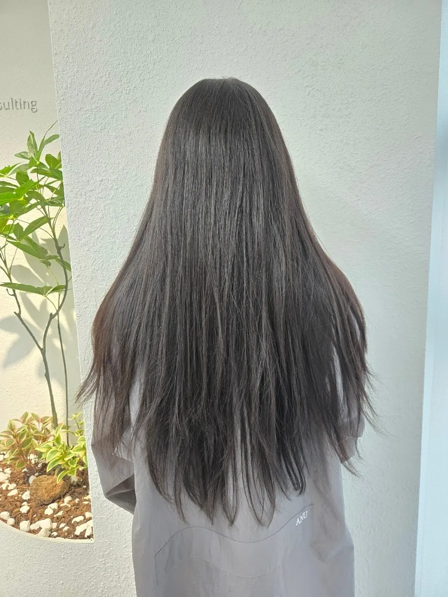 완성된 긴머리 레이어드컷 뒷모습