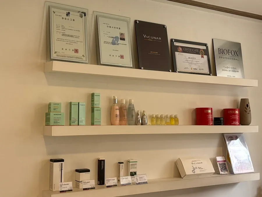 Consultation area in Clermont Monde's lobby