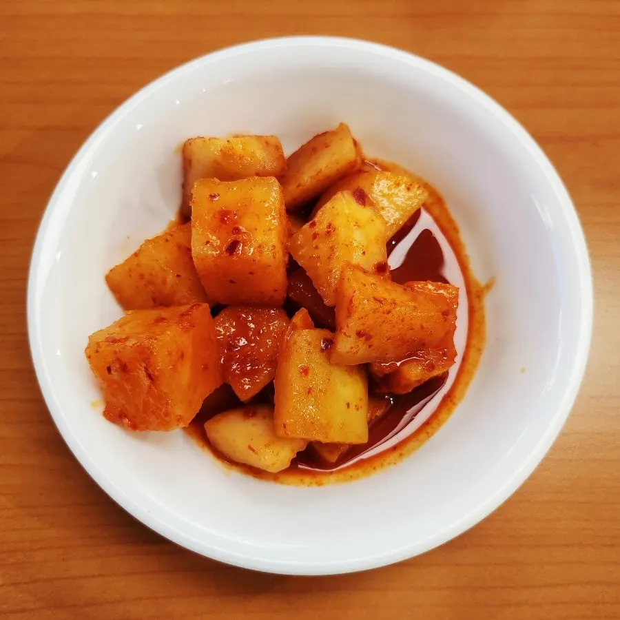 Kkakdugi banchan at Bogi-o Boguk