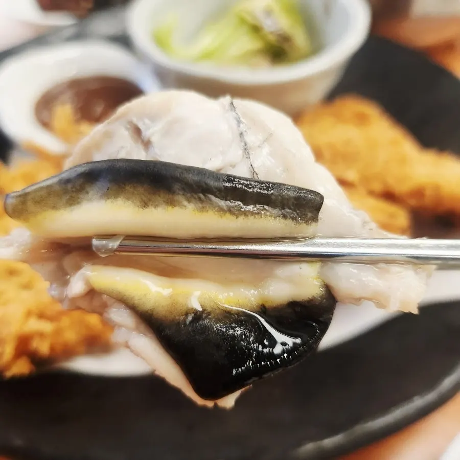 Milbok pufferfish flesh with bean sprouts and minari