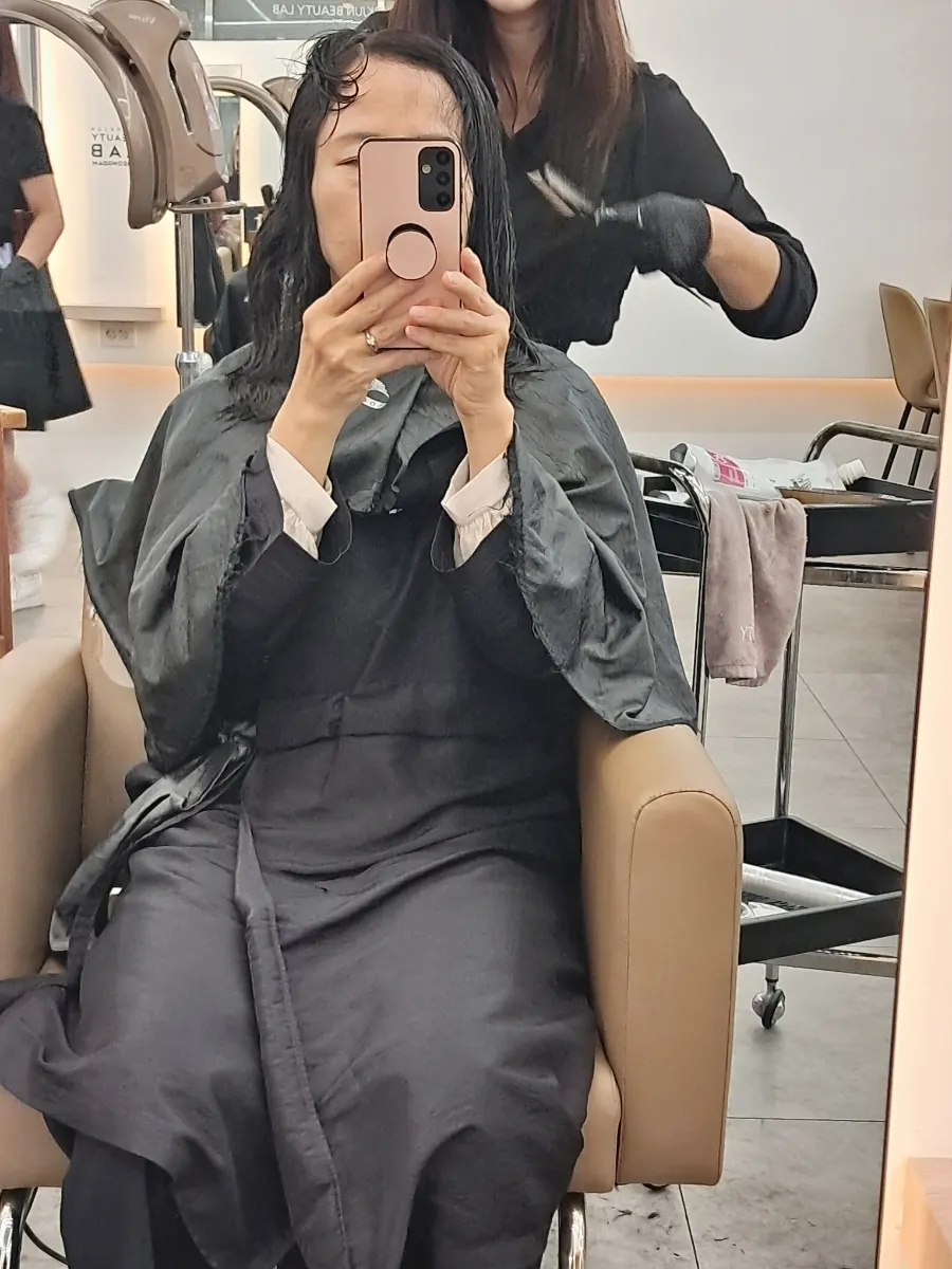 Magic setting layered perm with calm roots and curled ends