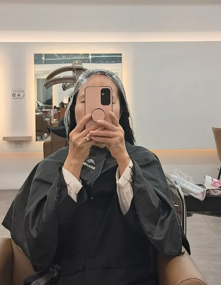 Checking hair condition for a healthy perm