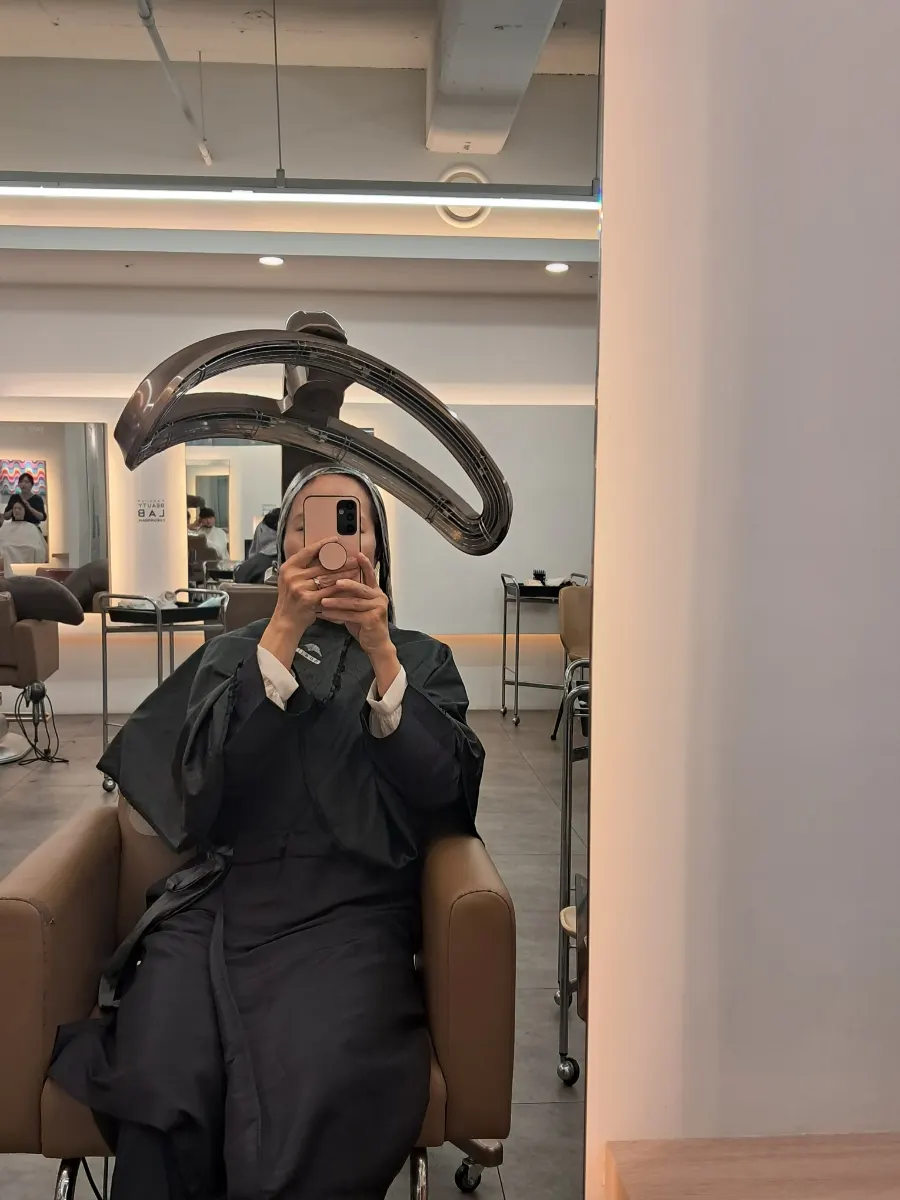 Starting stage of the magic setting layered perm treatment