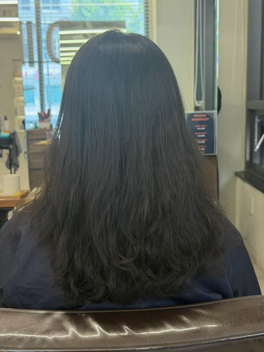 Frizzy hair condition before the magic setting perm