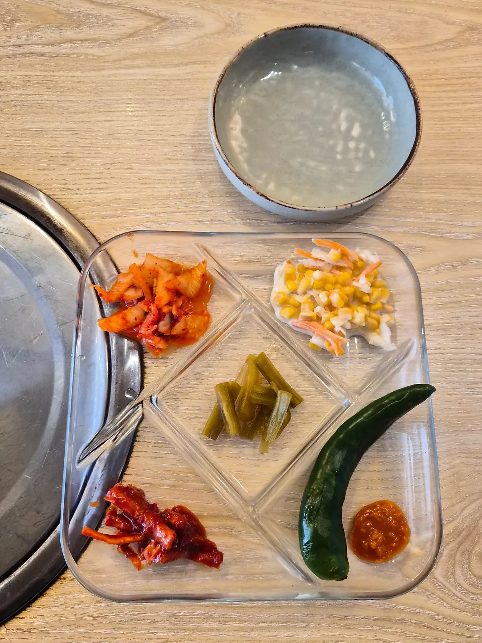 김치와 콘샐러드, 장아찌 기본 반찬