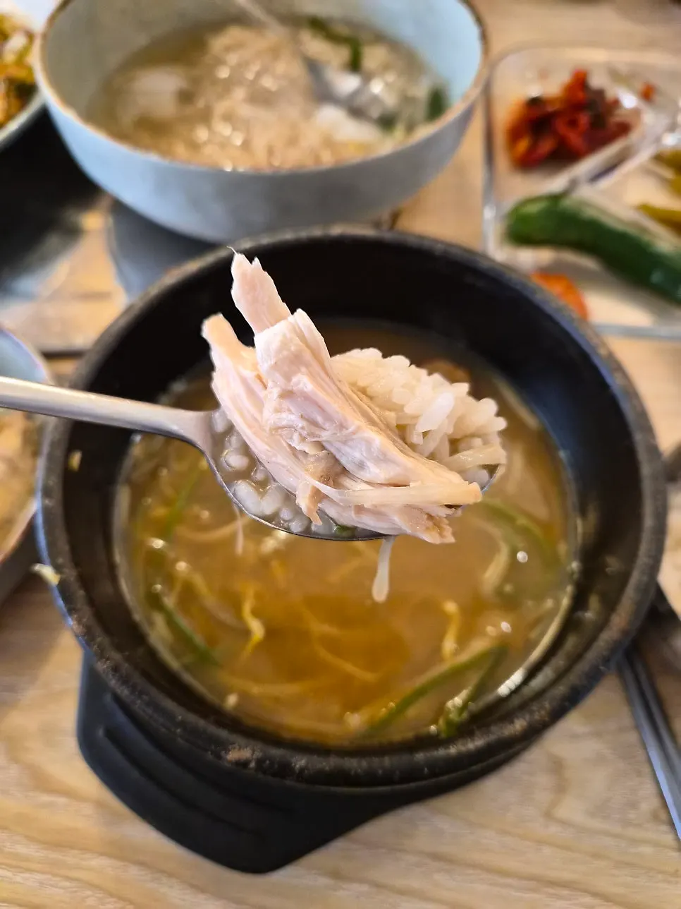 닭곰탕과 밥 한 상