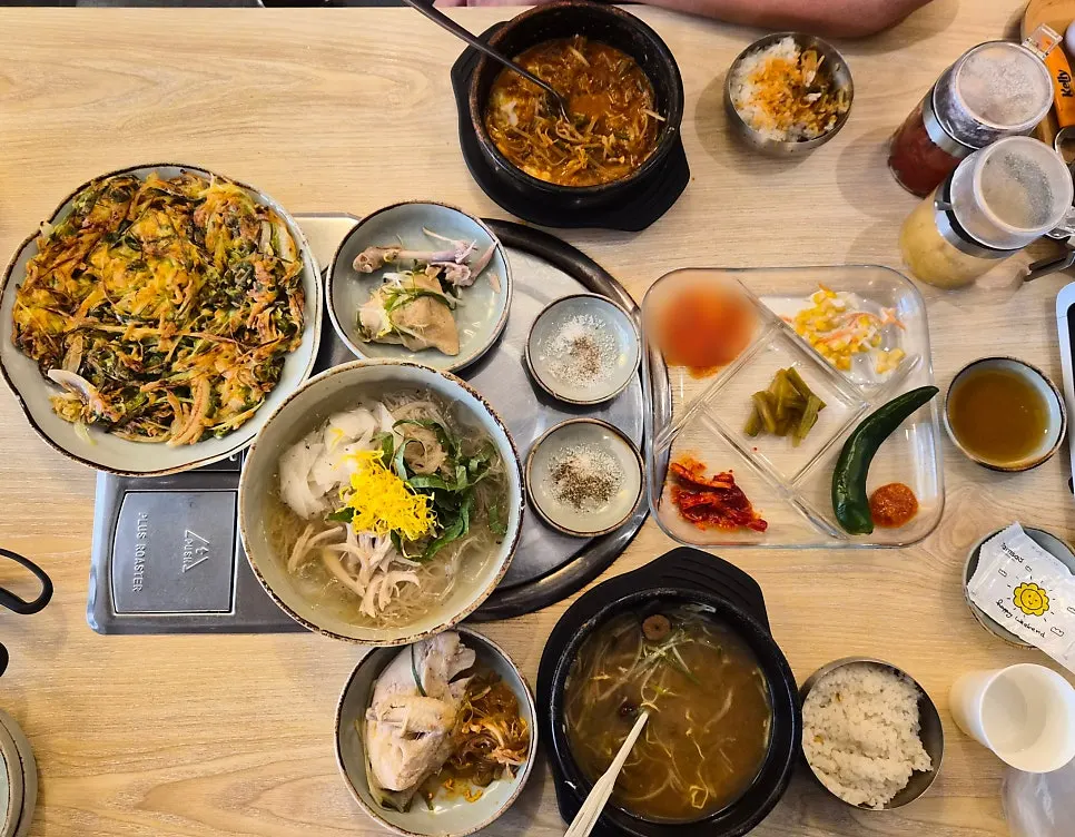 둘이 즐긴 미미계 닭요리 한 상