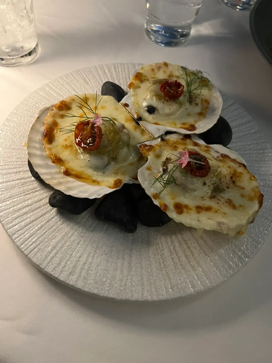 치즈 올린 바질 스칼럽 3피스 플레이팅