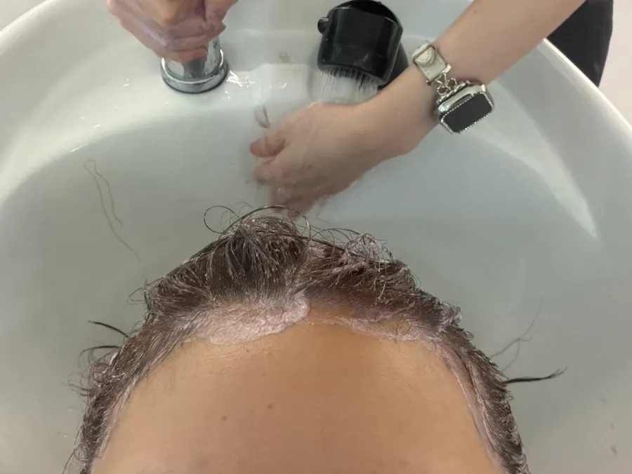 Applying dye to the root section