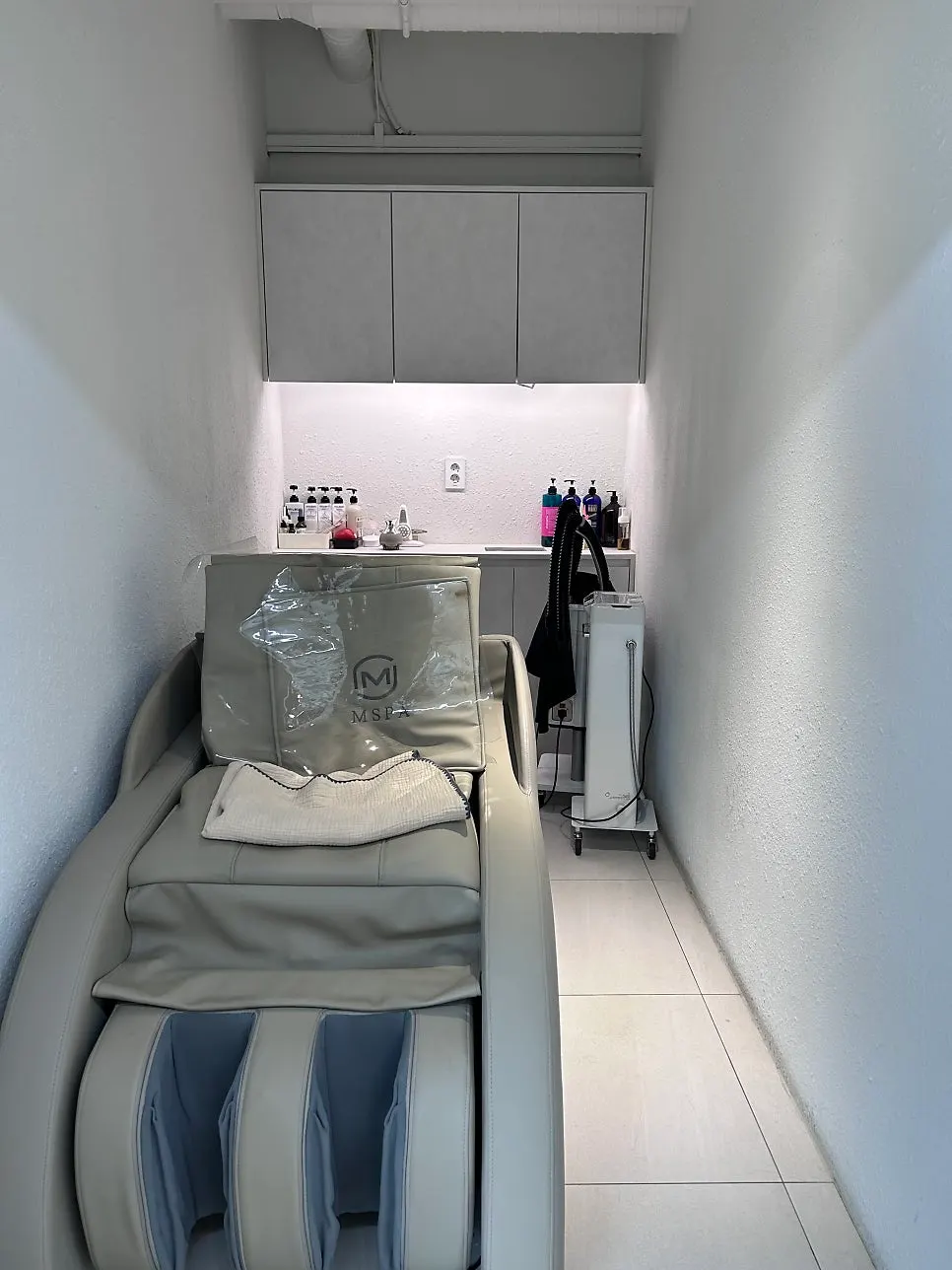 Cleanly decorated salon interior