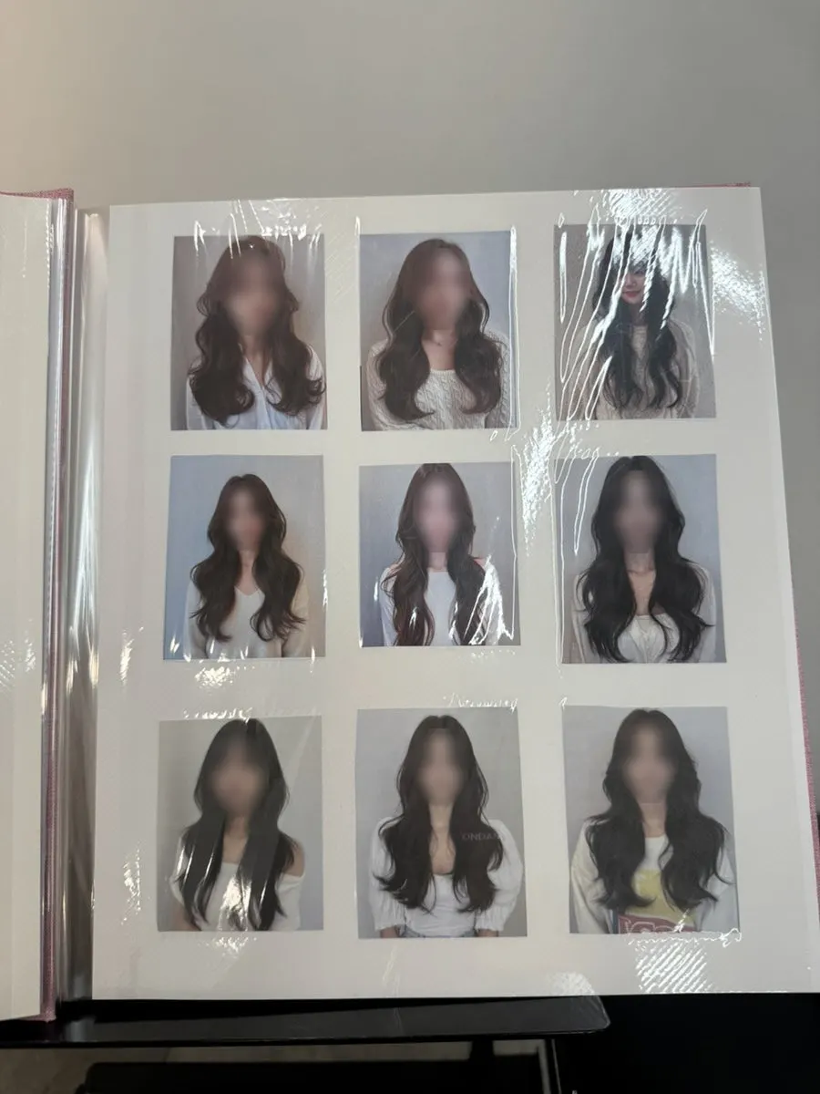 시술 전 모발 상태 체크하는 상담 장면