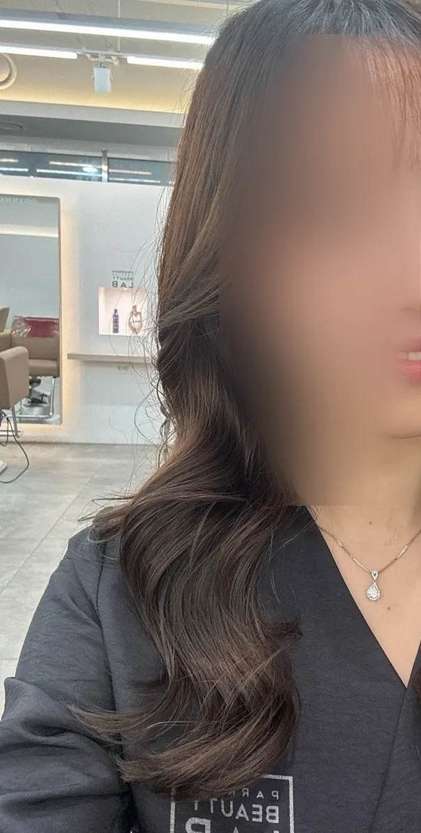 펌 직후 부스스함 없이 정돈된 머리