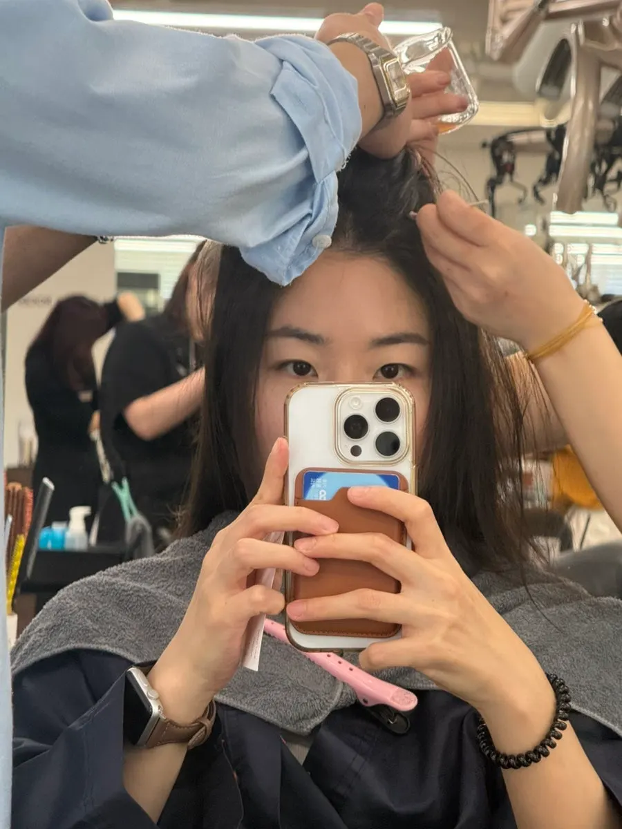 Close-up of split ends before the cut