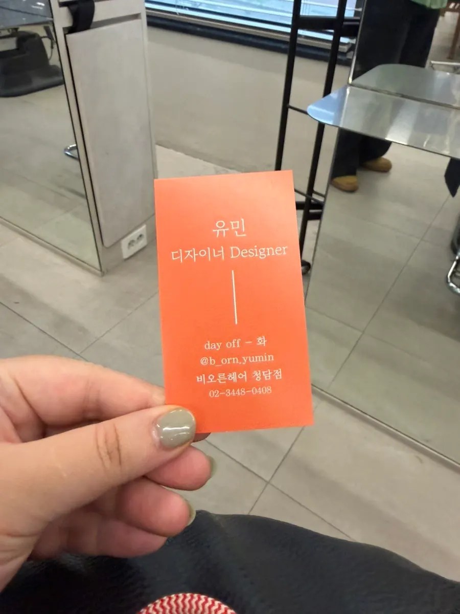 매장 제품 진열과 대기 공간