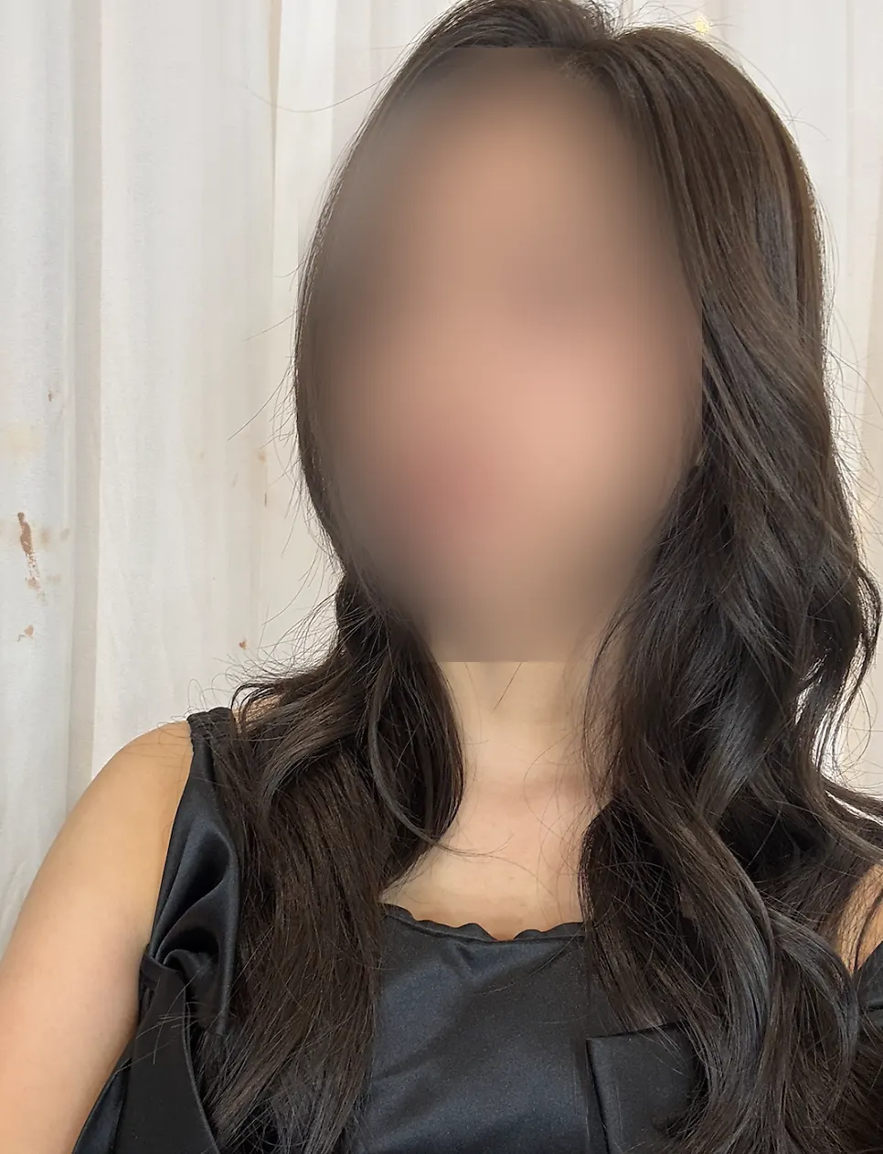 커플 헤어메이크업 준비 중인 신용산 메이크업샵 내부