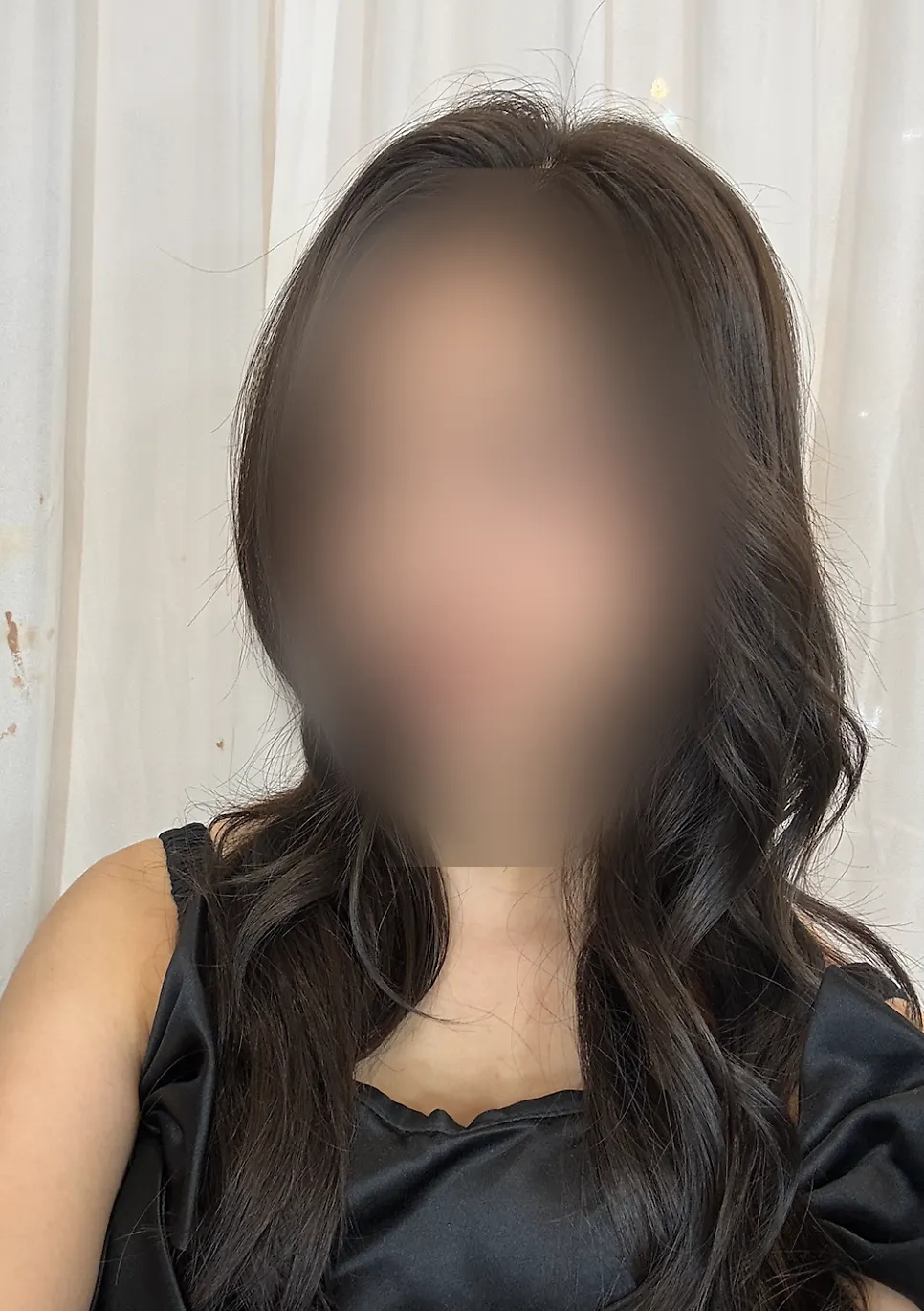 볼륨과 잔머리까지 정리한 웨딩 헤어