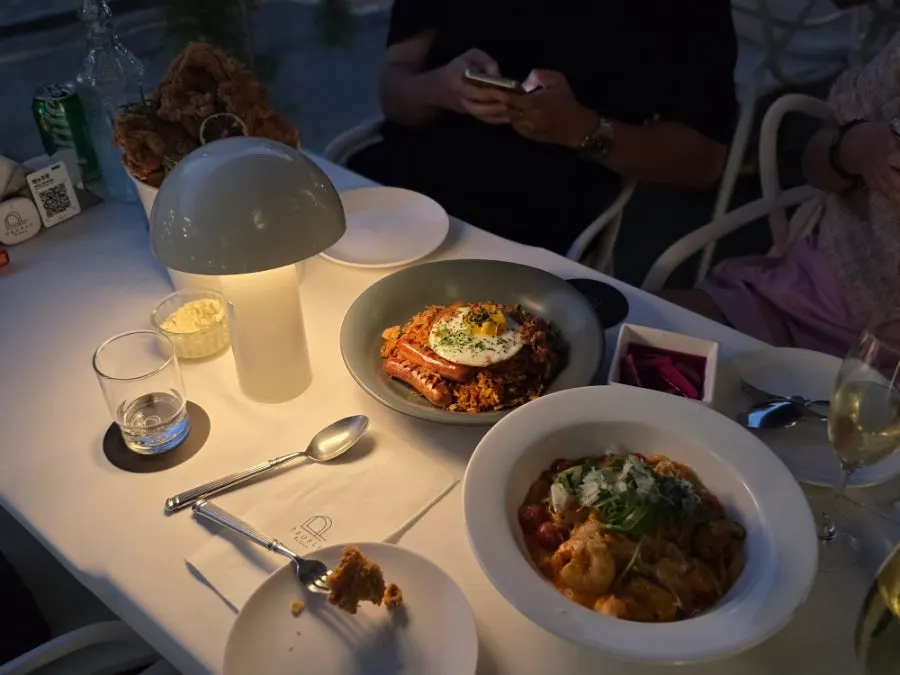 차돌김치볶음밥과 소시지