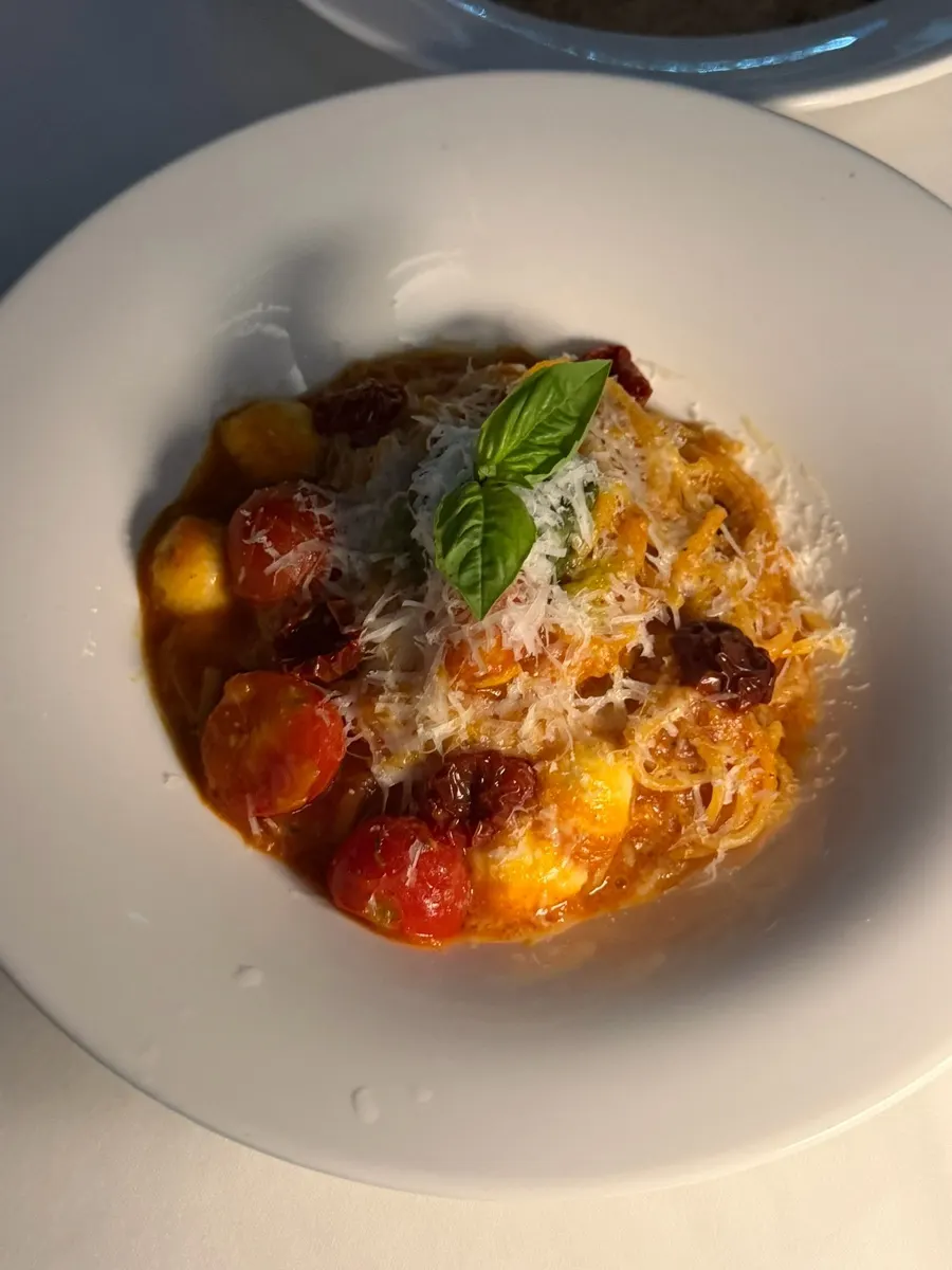 ポモドーロ・バジルペストパスタとリゾットステーキの食卓