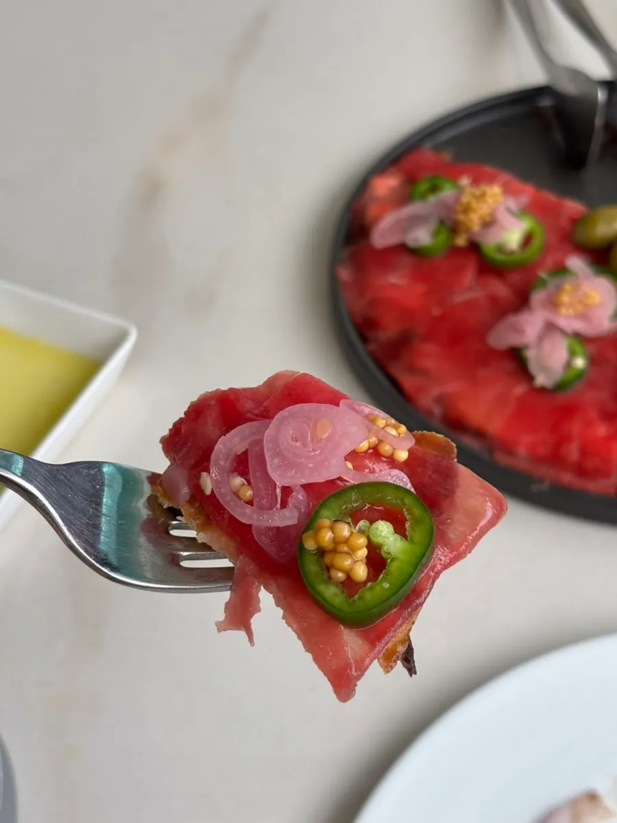 바삭한 또띠아 생참치 피자