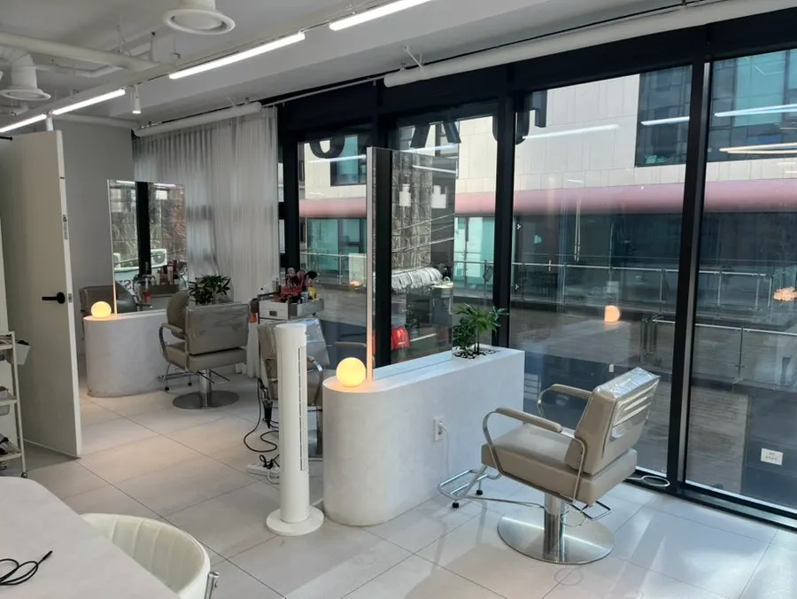Quiet and refined salon space