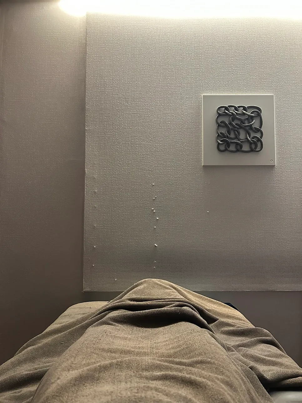 Heated treatment bed