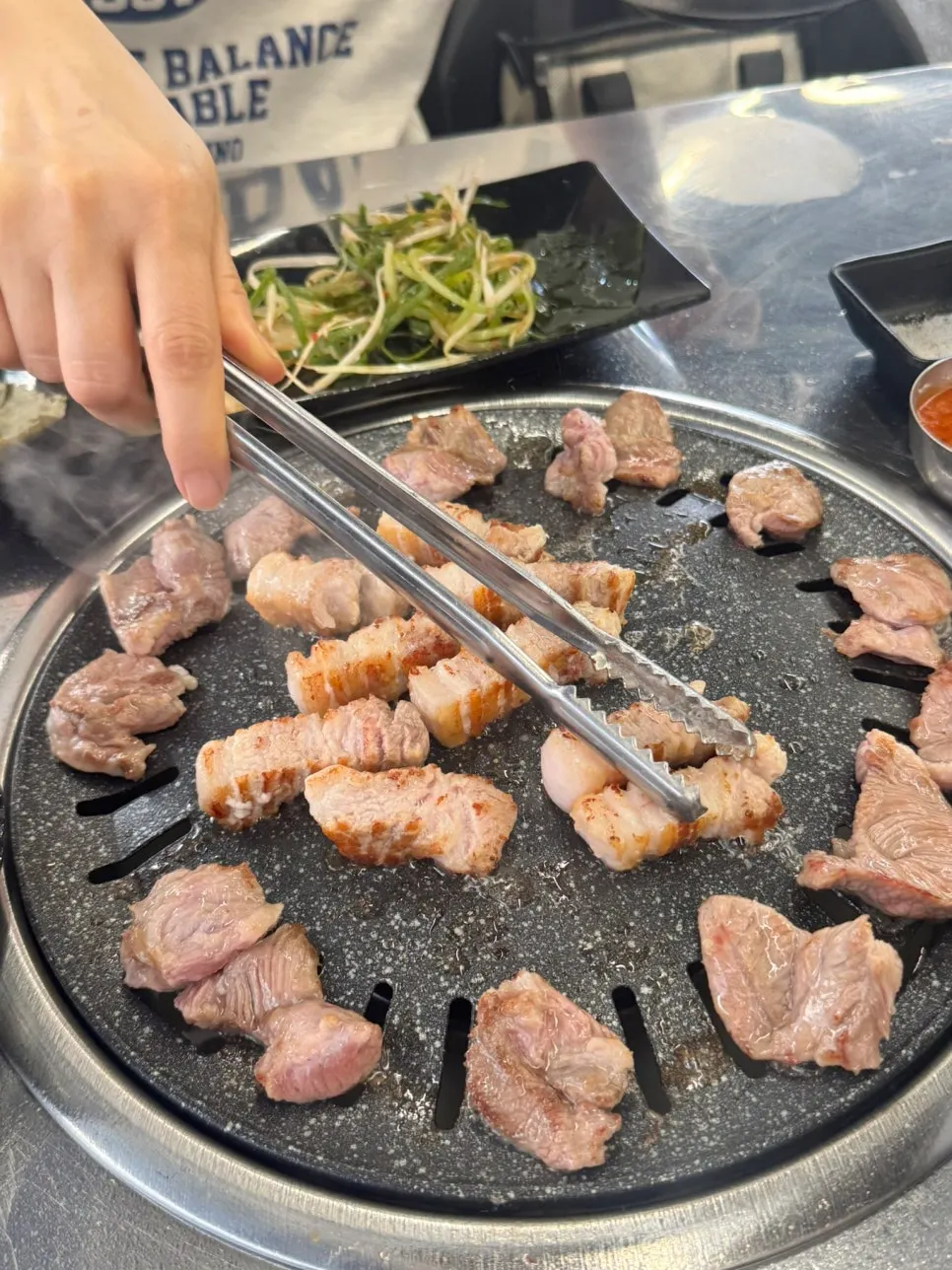 Makchang cooking on the grill