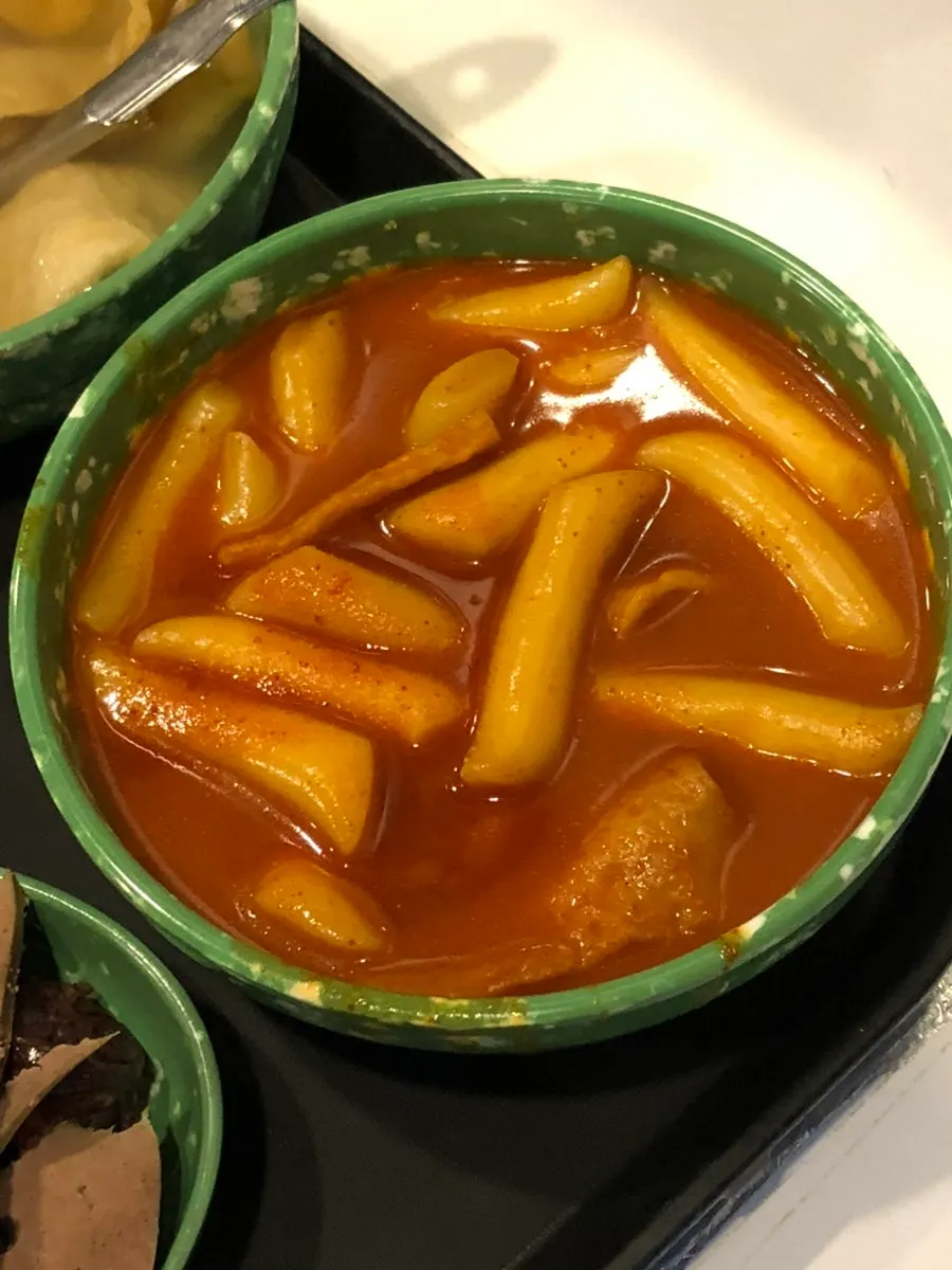 Tteokbokki and fish cake in red sauce