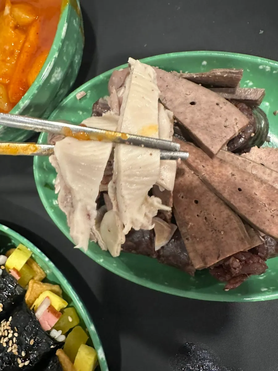 Sundae with liver, lung, and offal