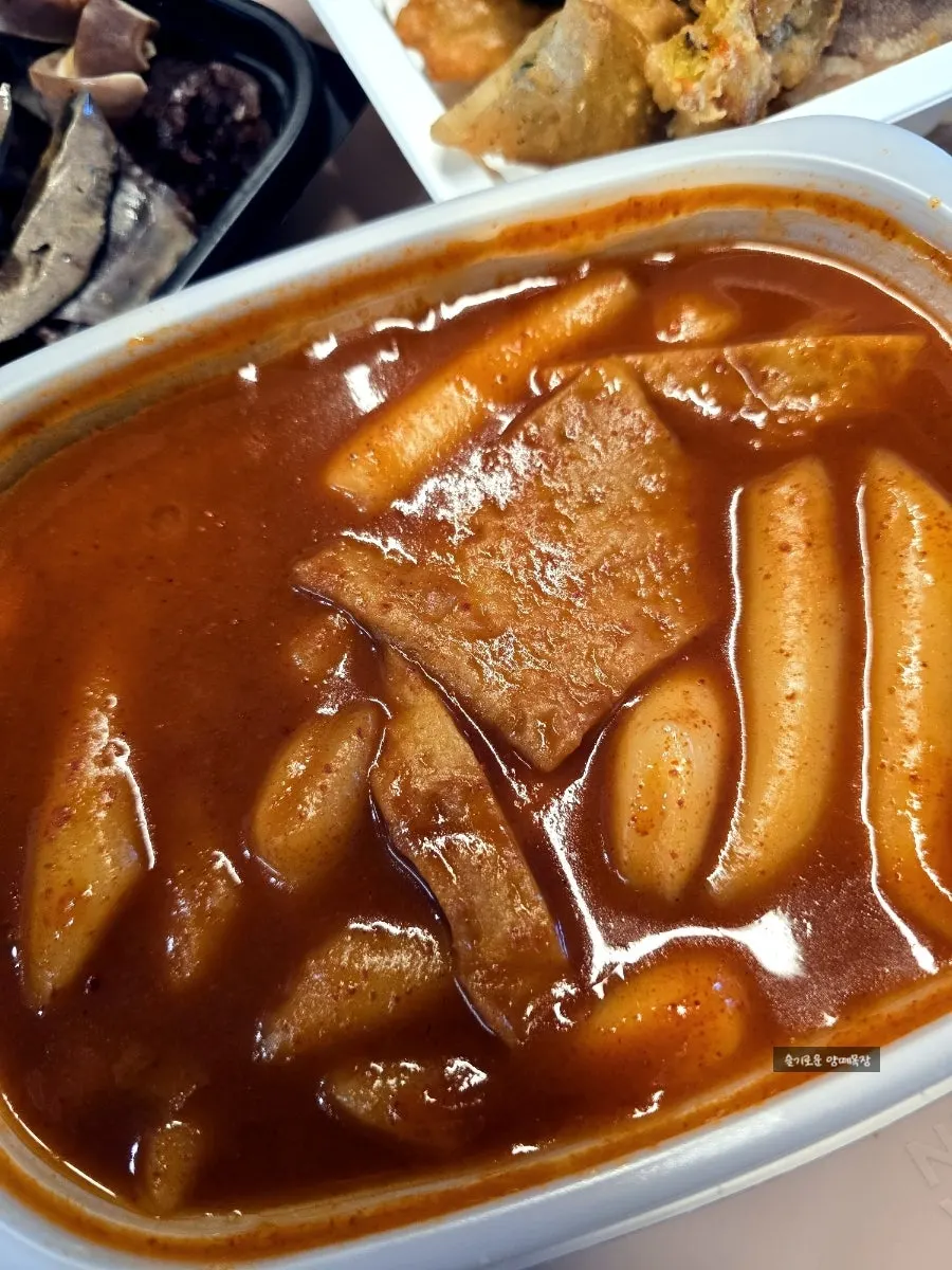중간 맛으로 주문한 현선이네 떡볶이