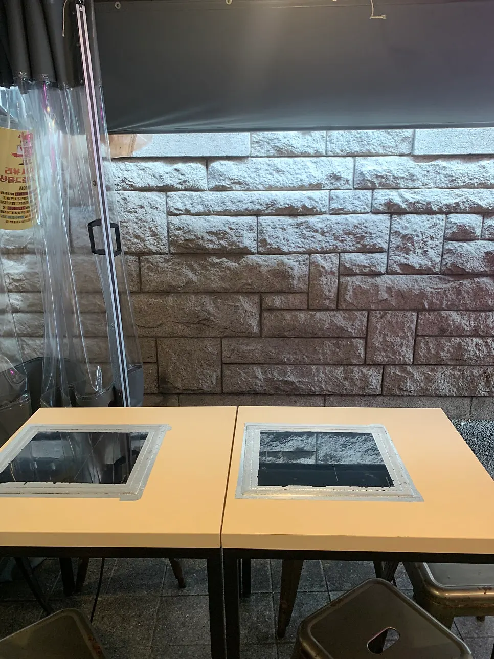 Menu and interior of Hyeonseoni-ne Cheonggye Instant Branch