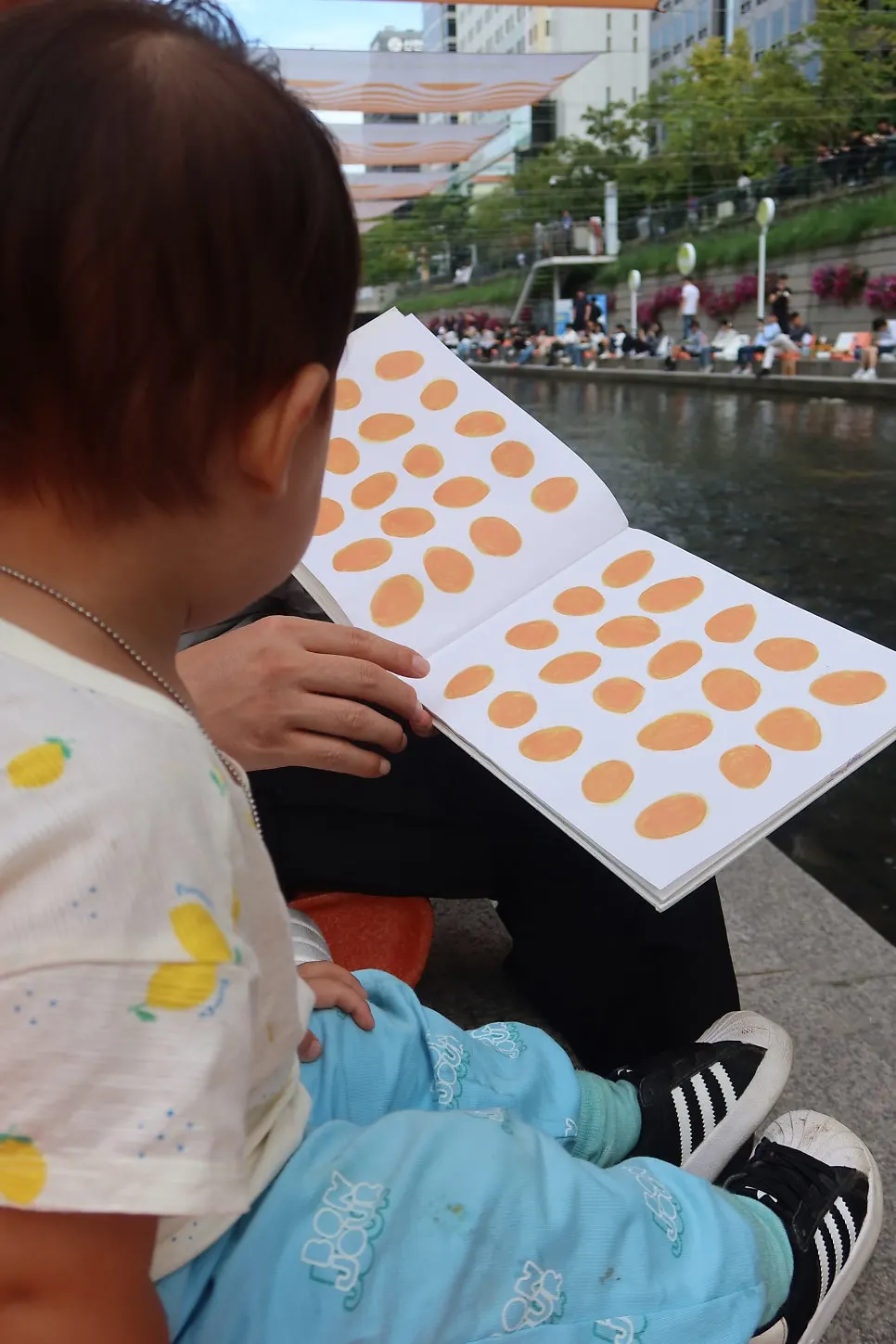 Cheonggyecheon Outdoor Library outing scene