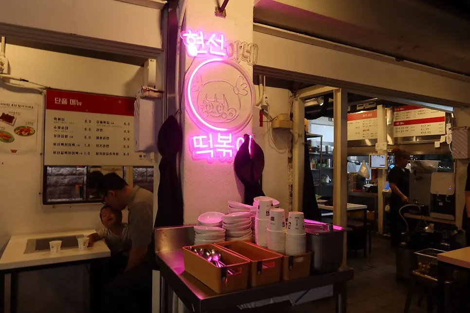 Old-school interior at Hyeonseoni-ne Cheonggye Instant Branch