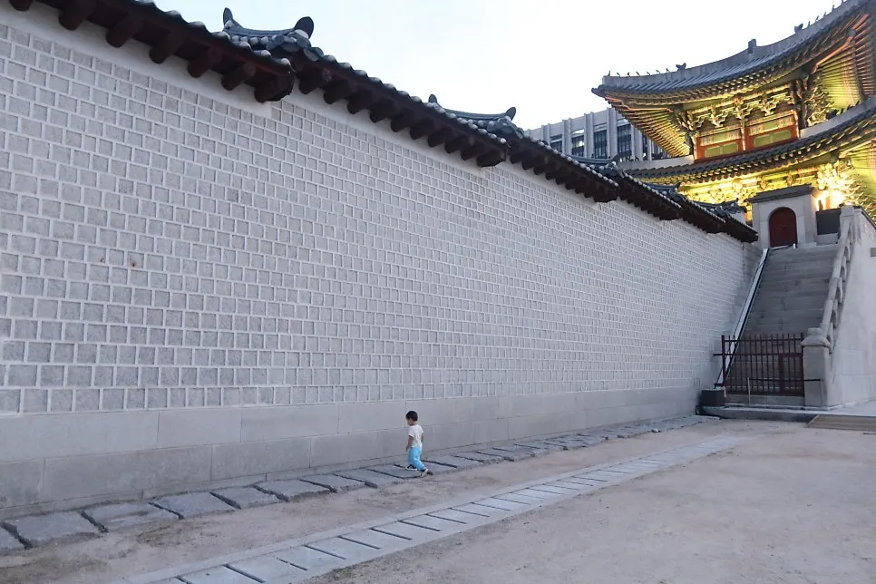 Gwanghwamun walk after dinner