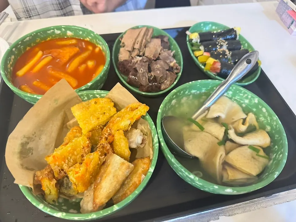 포장마차 느낌의 현선이네 실내