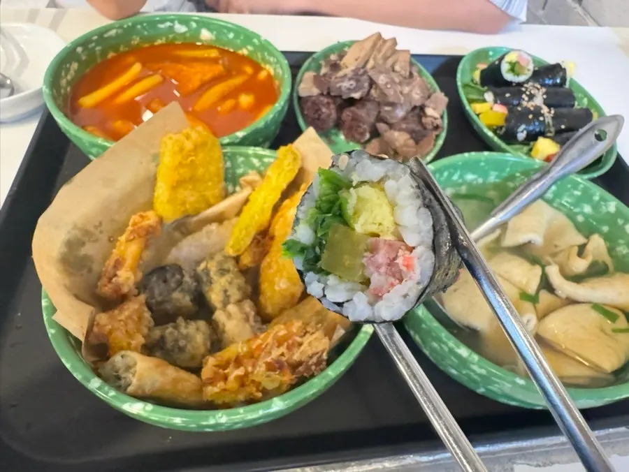 떡볶이 곁들임 꼬마김밥