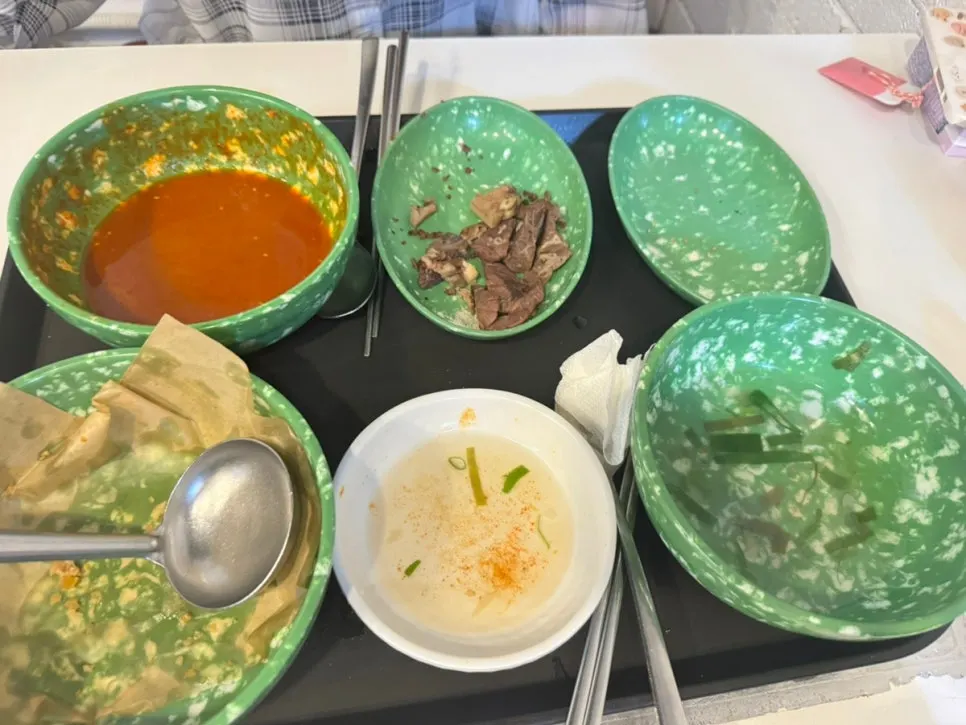 한입 크기 꼬마김밥과 떡볶이