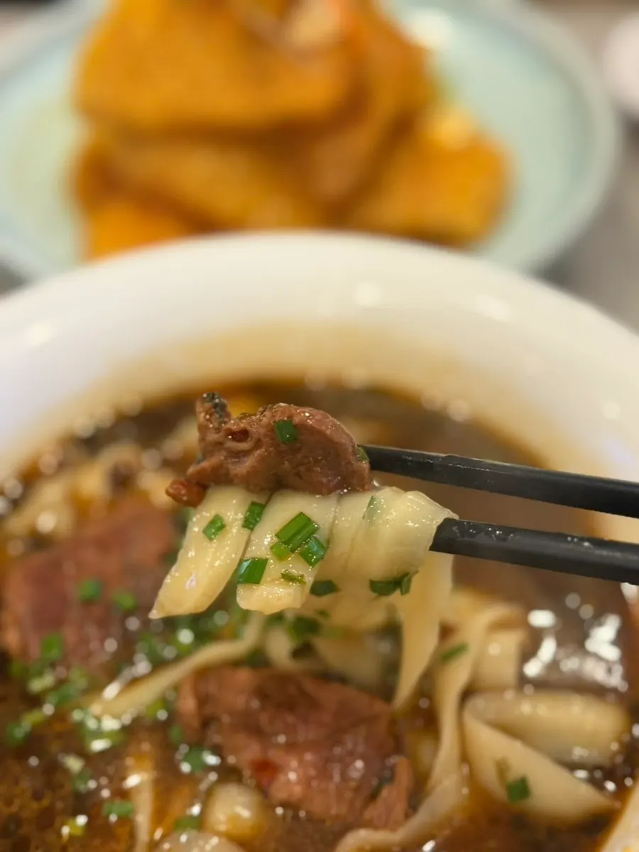 Dosakmyeon noodle strands with a sujebi-like texture