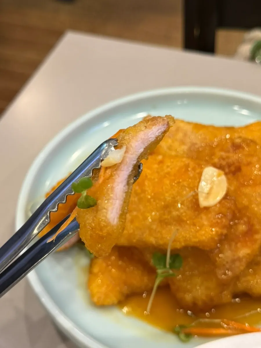 Plate of crispy fried quabaorou