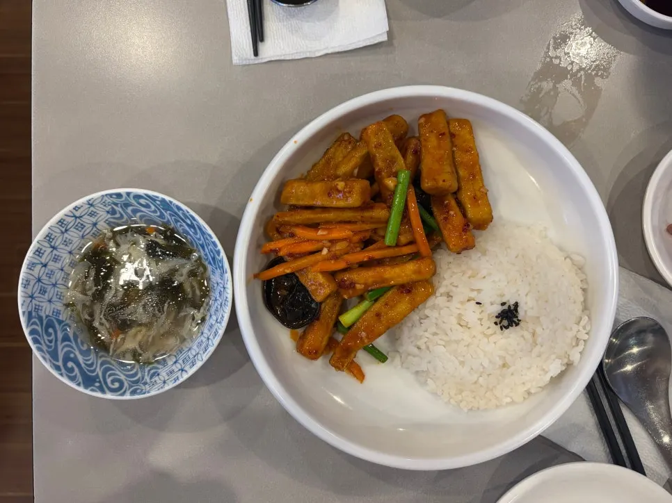 청화 우육도삭면 메뉴판