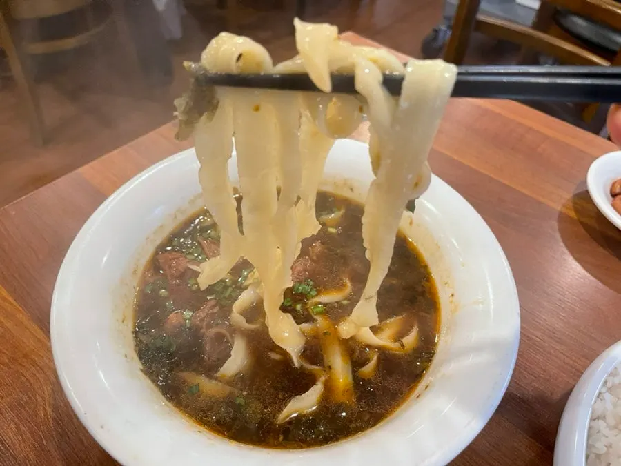 Uyuk dosakmyeon with knife-cut noodles and meat in bone broth