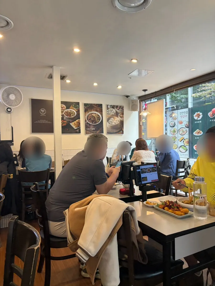 청화 우육도삭면 아담한 내부 좌석