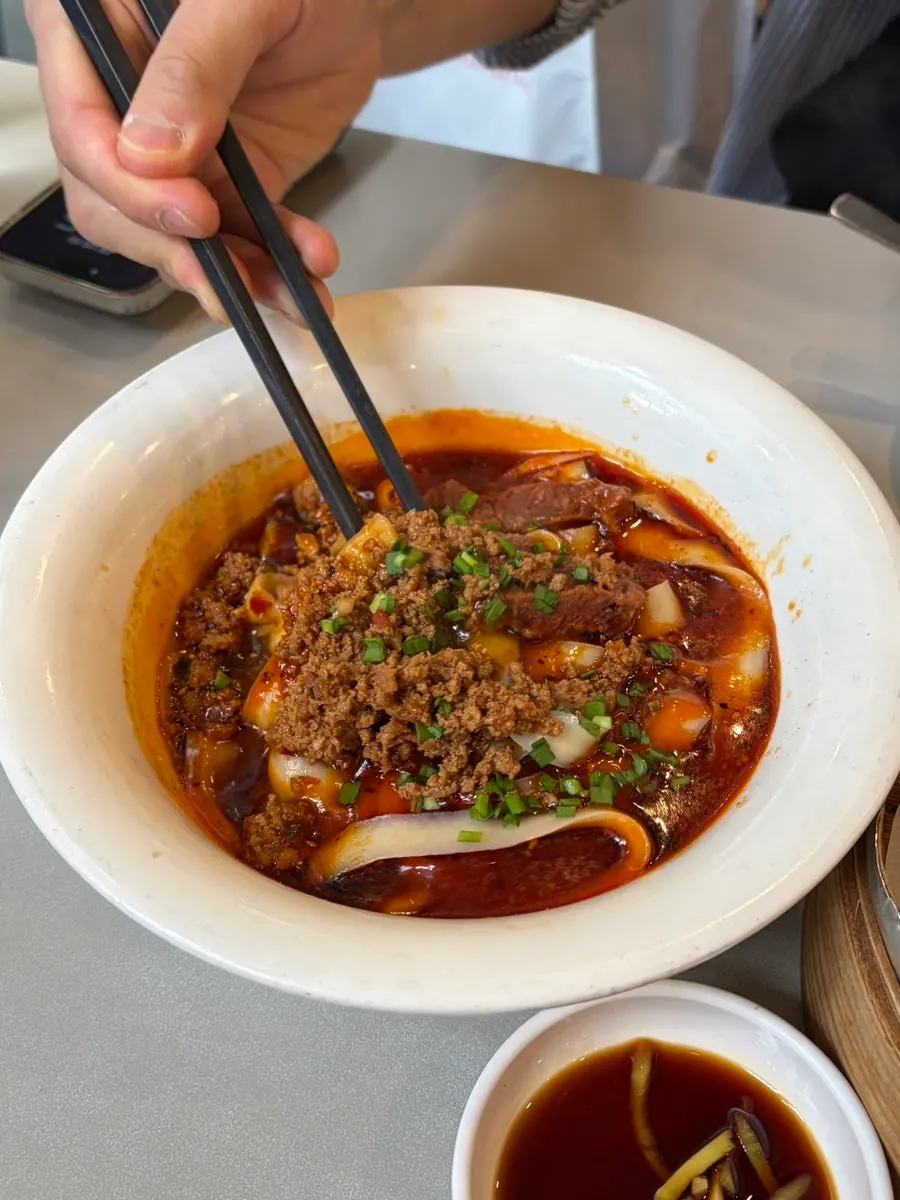 고명을 섞은 사천식 우육면