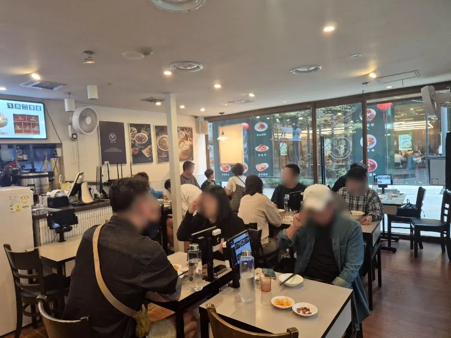 Interior seating with large windows at Cheonghwa Uyuk Dosakmyeon