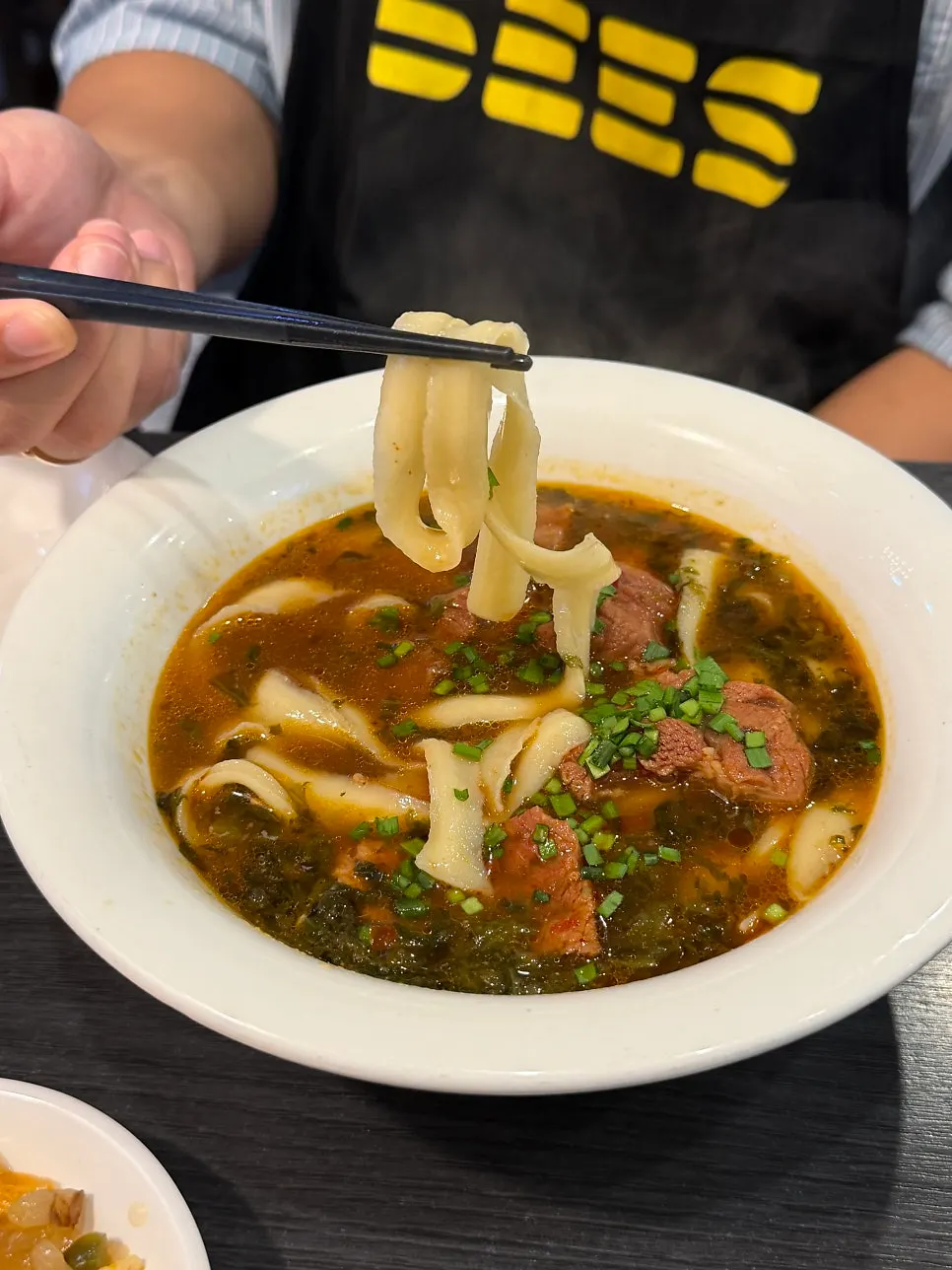 Handmade dosakmyeon noodles with uneven thickness