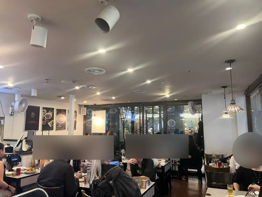 First-floor table seating at Cheonghwa Uyuk Dosakmyeon