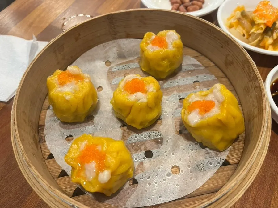 Uyuk dosakmyeon topped with beef