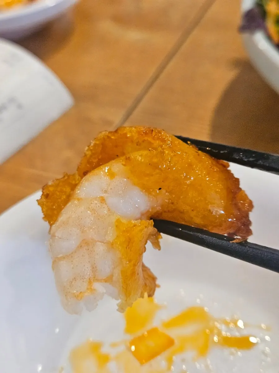 꿔바로우와 칠리새우를 함께 차린 점심 한 상