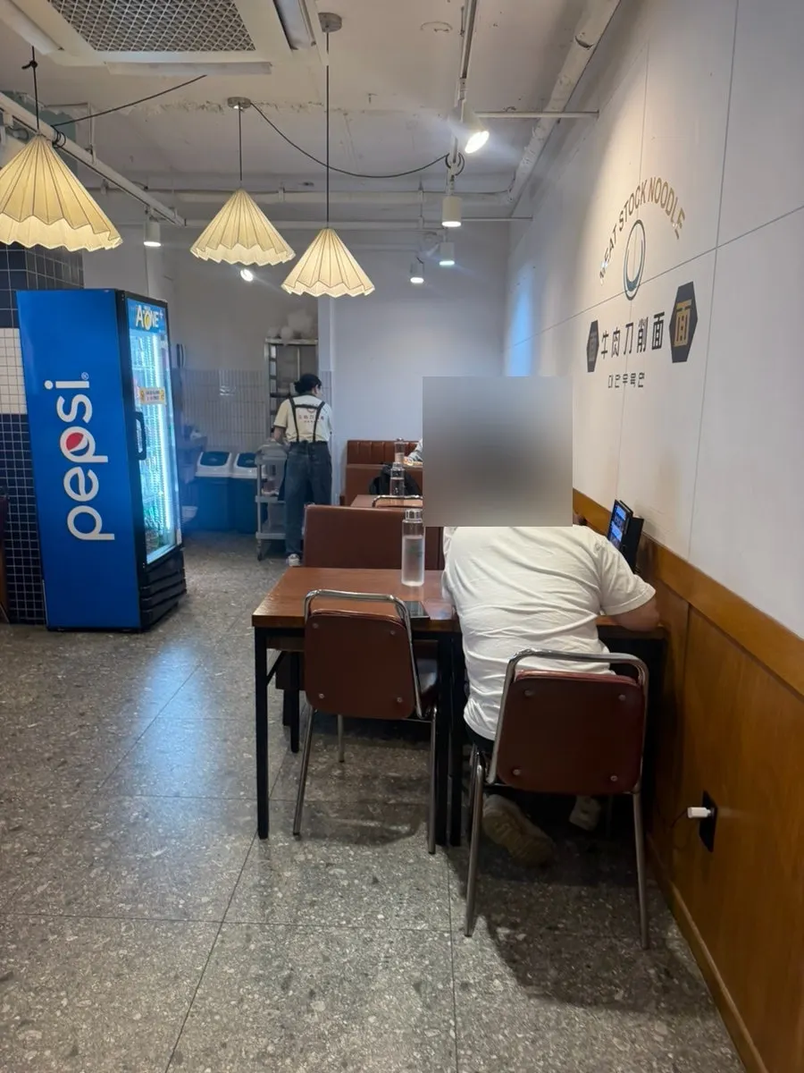 청화원 대학로점 2층 테이블석 내부